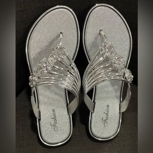 Size 8 women’s silver sandals only tried on never worn. NWOT